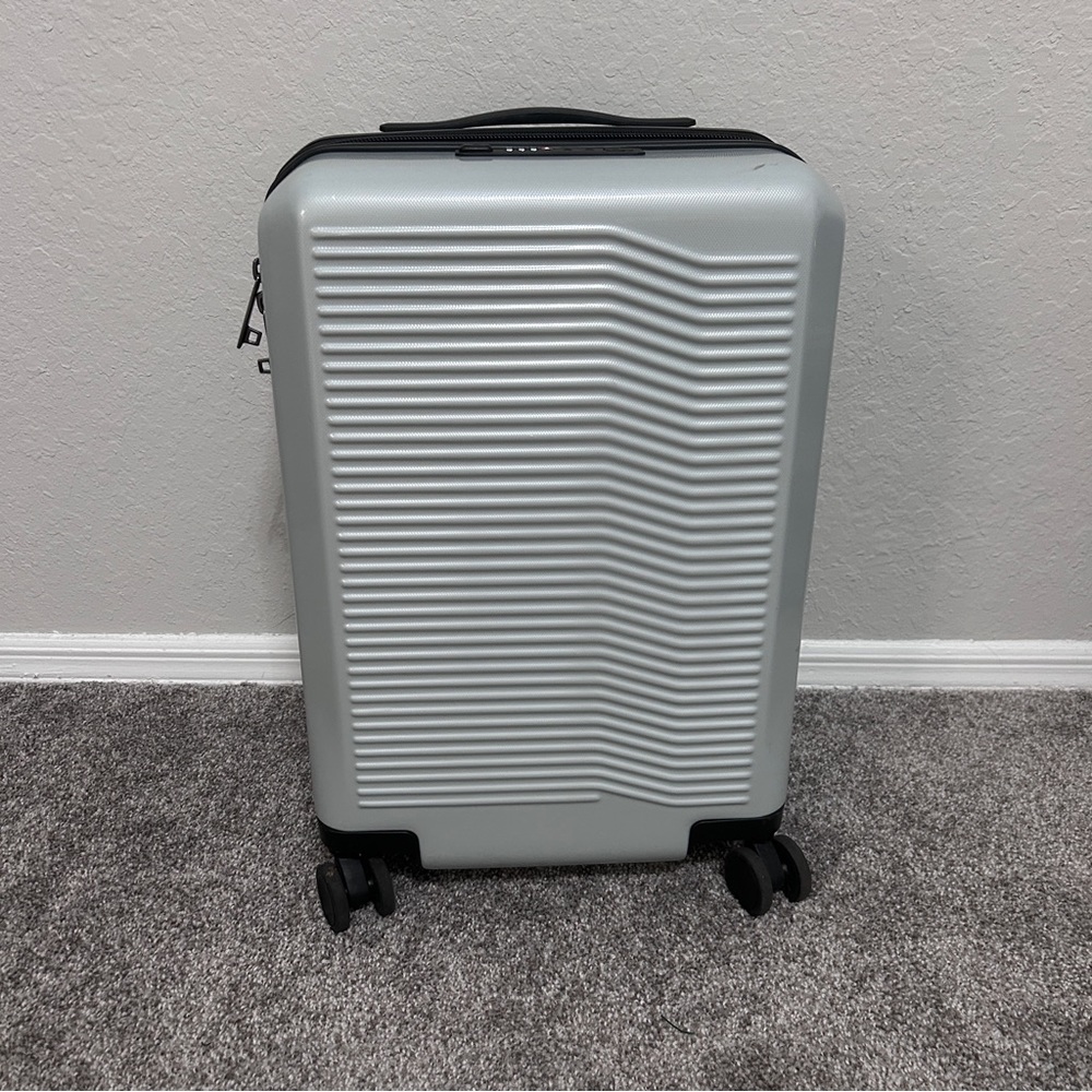 Open Story- Signature Hardside Carry on Spinner suitcase, Puritan Grey